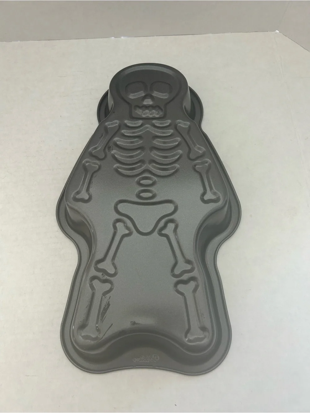 Wilton Grey Metal Skeleton Non Stick Cake Pan/Mold NWWT
